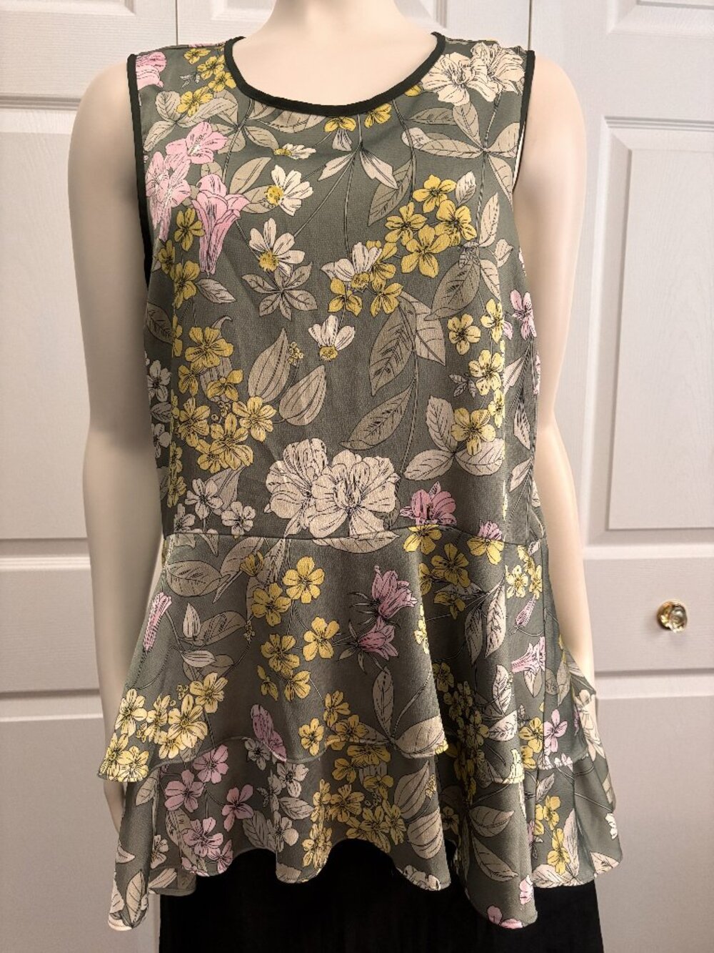 Vince Camuto Small Floral Peplum Blouse Sage Green Sleeveless Layered Hem Top